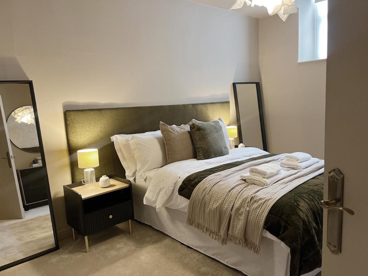 Todmorden Town Centre Apartment Kültér fotó