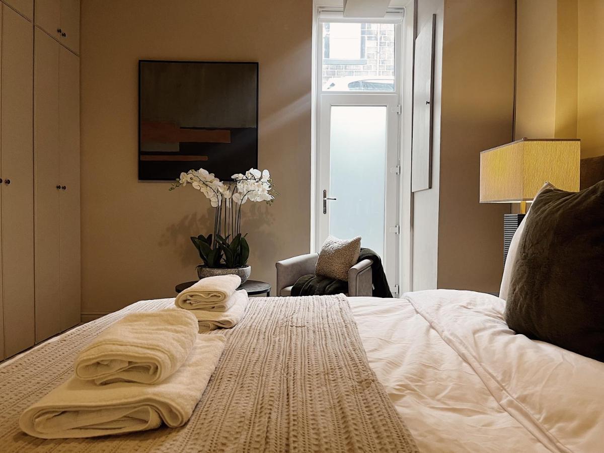 Todmorden Town Centre Apartment Kültér fotó